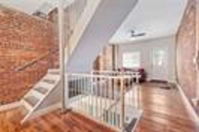 Building Photo - 516 Borland St