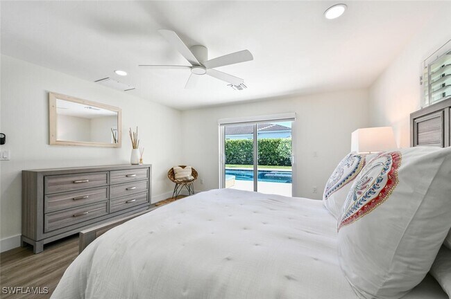 Building Photo - 646 Park Shore Dr