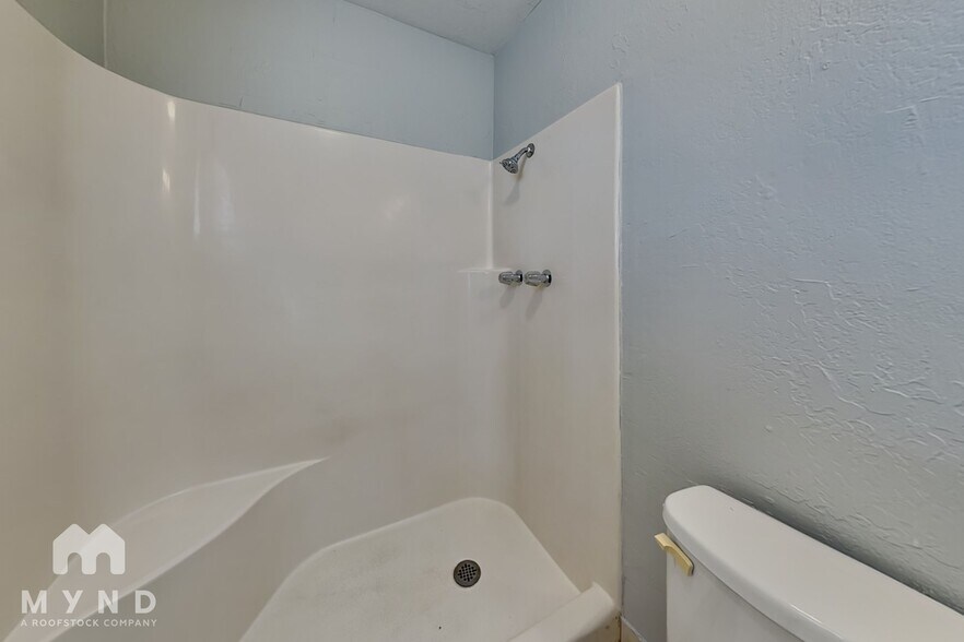 Building Photo - 10716 N Arapaho Dr