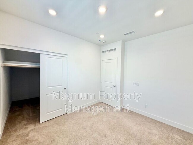 Building Photo - 34390 Coconut Cir