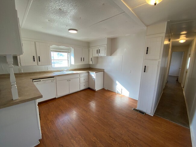 Building Photo - Mobile Home in Roosevelt School District