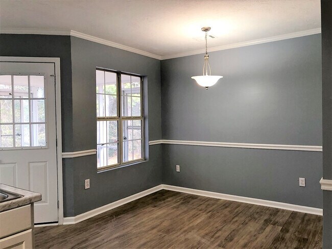 Building Photo - 4311 Creekview Dr