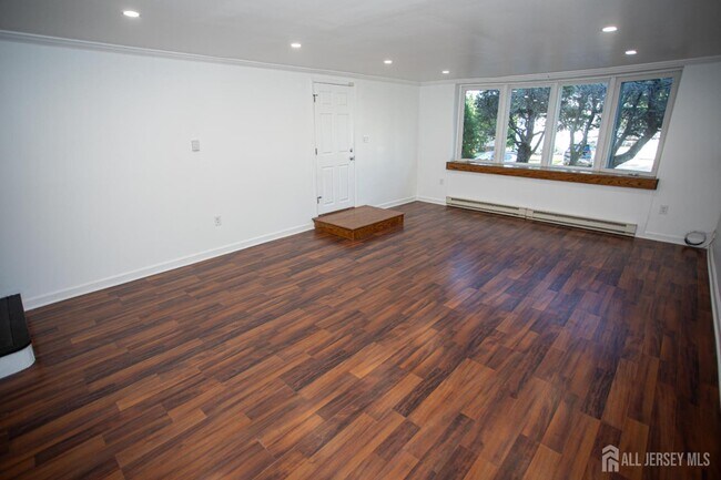 Building Photo - 32 Heston Ave