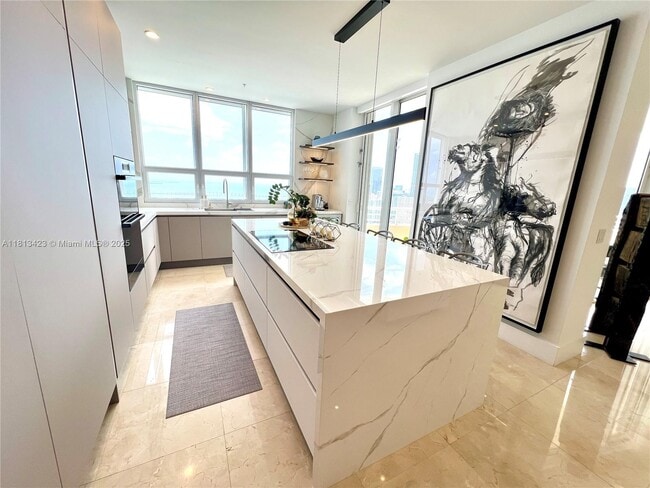 Building Photo - 848 Brickell Key Dr
