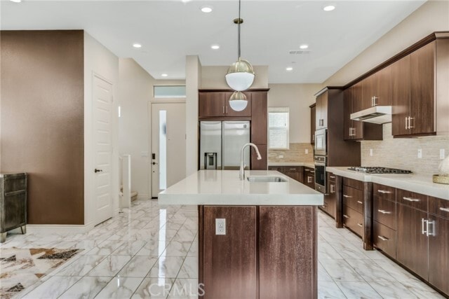 Building Photo - 783 Benchmark