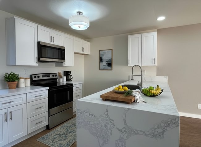 Building Photo - Remodeled 1 Bedroom Unit in the City of Orange