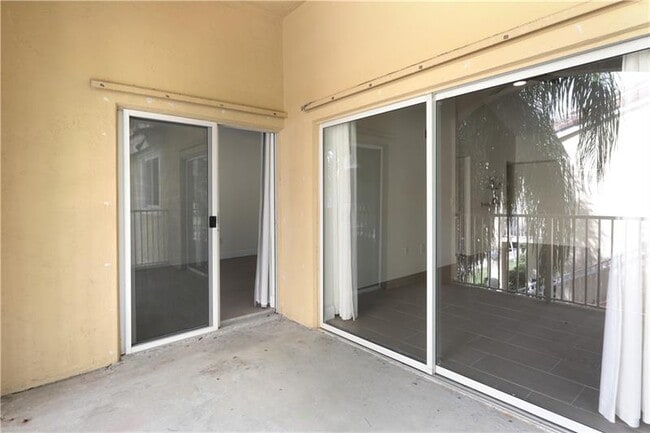 Building Photo - 2640 S University Dr