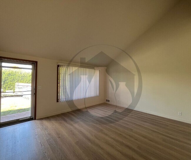 Building Photo - 47th Triplex #2025-1768