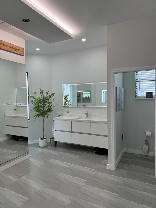 Building Photo - 15053 SW 40th St