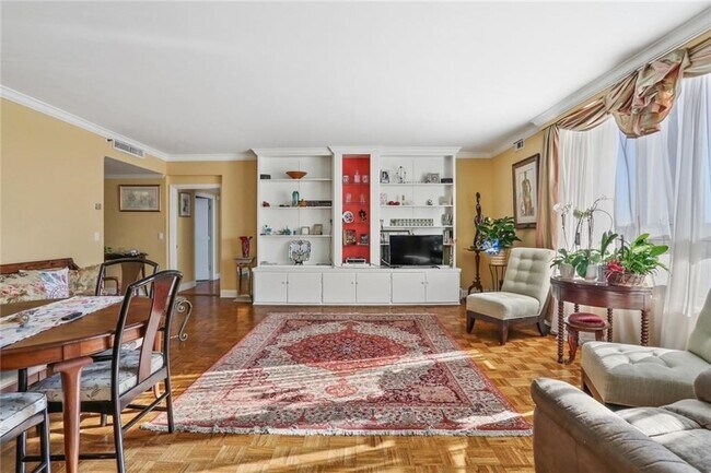 Building Photo - 2100 St Charles Ave