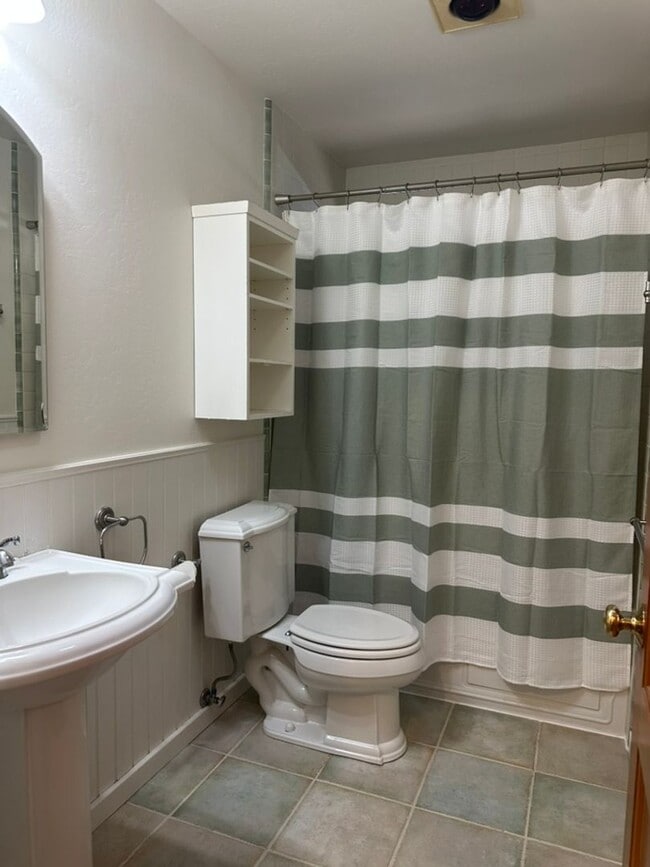 Building Photo - Long Term Lease in Glenshire- $2800