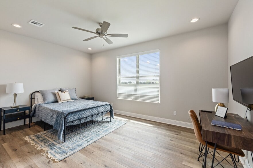Building Photo - 203 Firethorn Dr