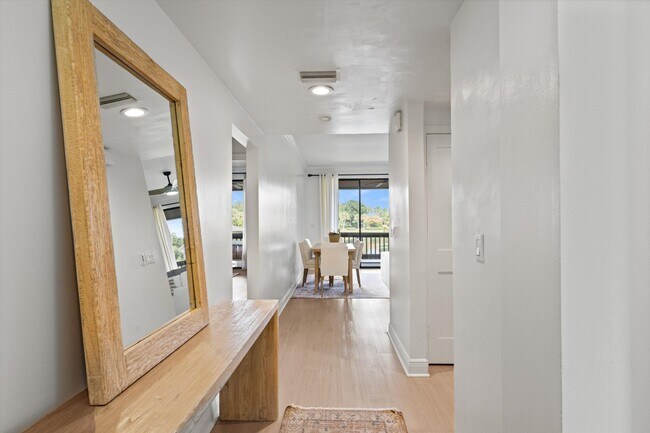 Building Photo - 11842 Pebblewood Dr