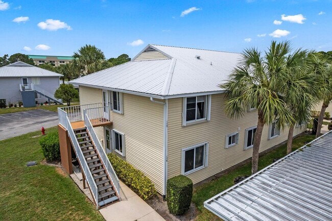 Building Photo - 175 SE Village Dr