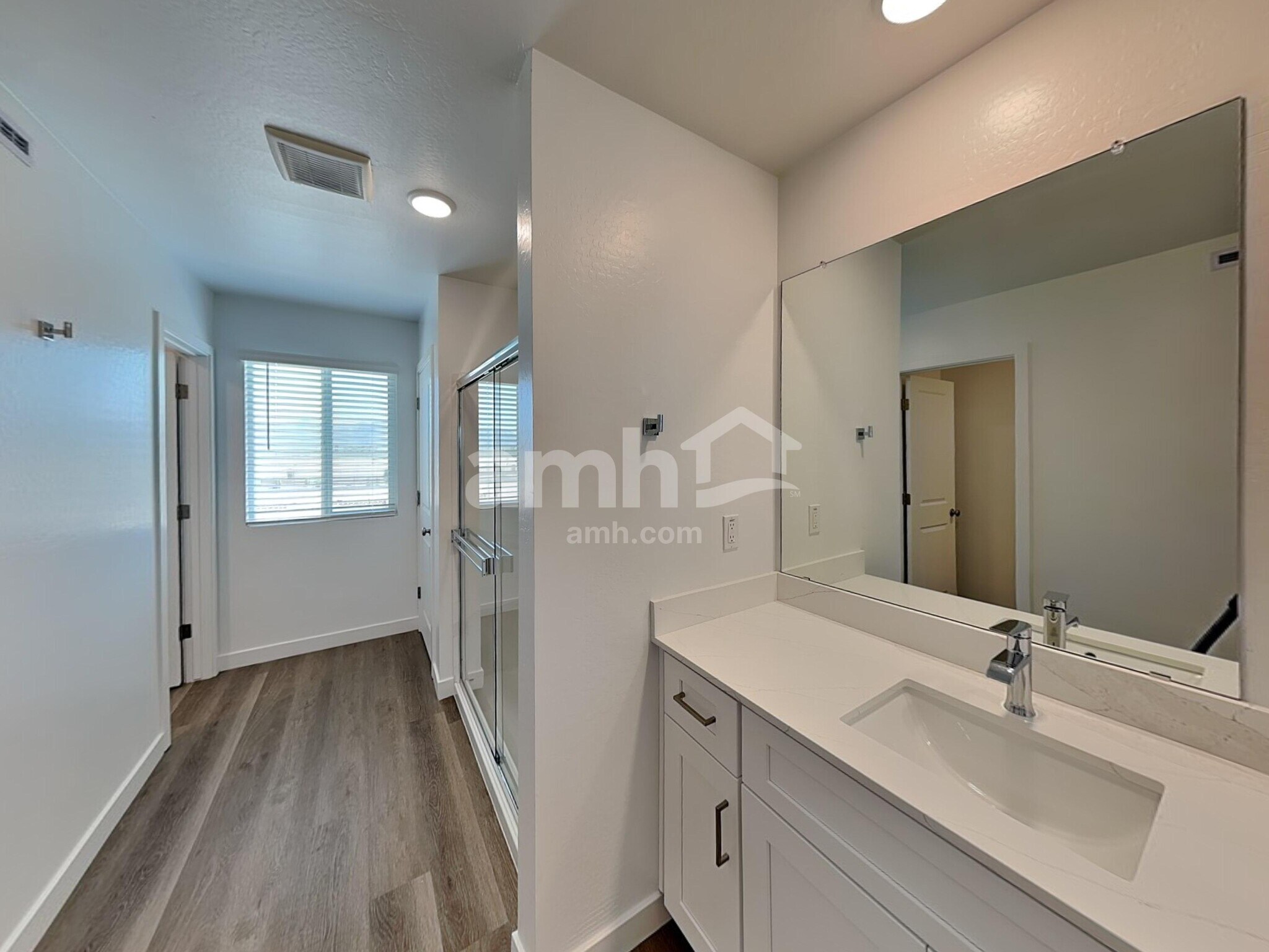 Building Photo - 9752 W Parkway Dr
