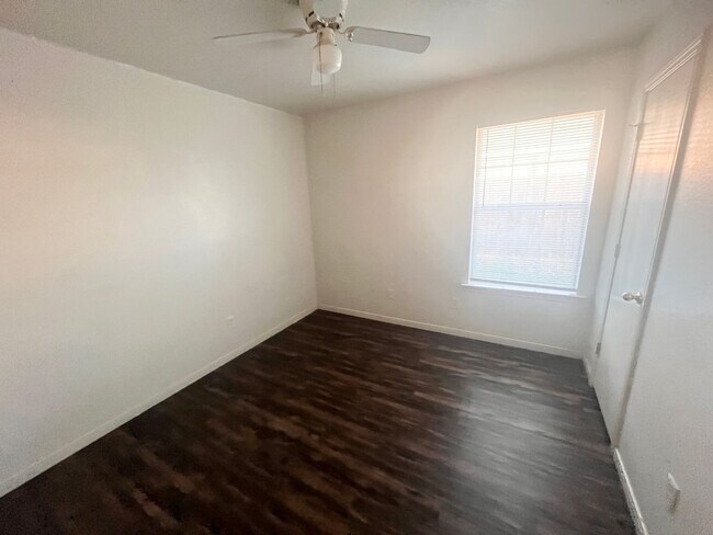 Building Photo - NEW IN MANAGEMENT- AVAILABLE NOW! ACCEPTING SECTION 8