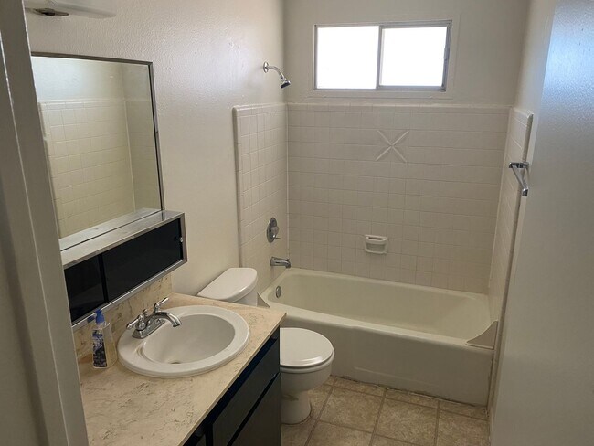 Building Photo - 3326 S Country Club Way