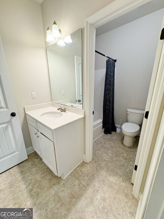 Building Photo - 732 Sanctuary Ln