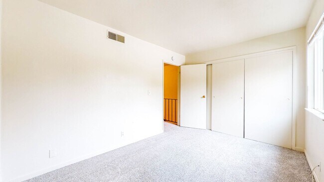 Building Photo - 562 Santa Alicia Dr