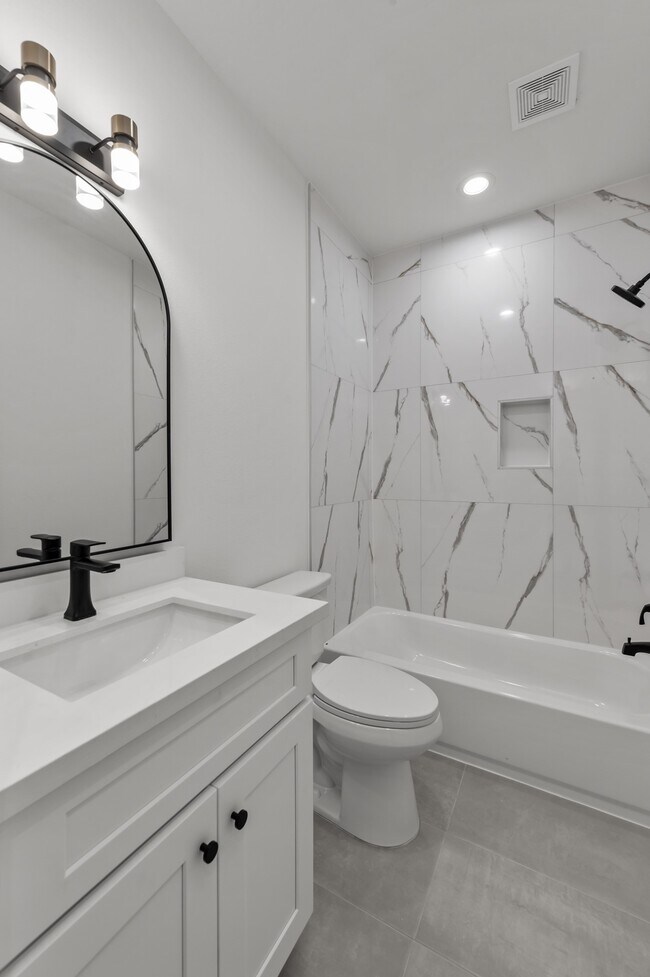 Building Photo - 2316 McKee St