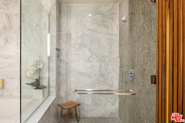 Building Photo - 1705 Ocean Ave