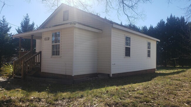 Building Photo - 410 Cypress Ave
