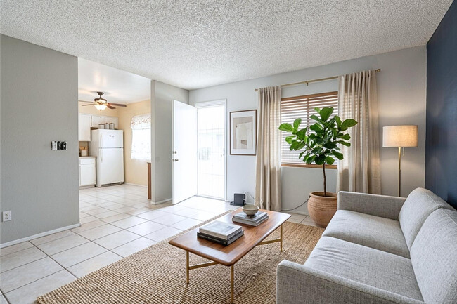 Building Photo - 452 E 9th Ave