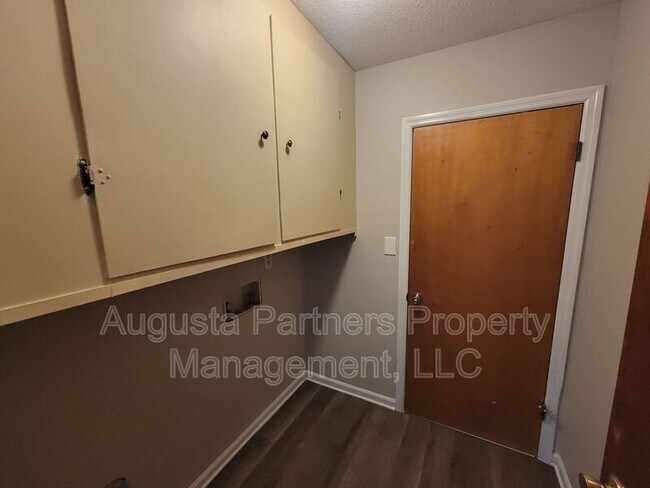 Building Photo - 4460 Whisperwood Dr
