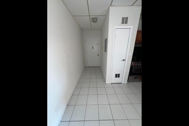 Building Photo - 308 Maple Ave
