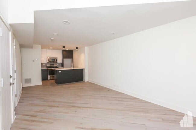 Building Photo - 0 bedroom in Chicago IL 60613