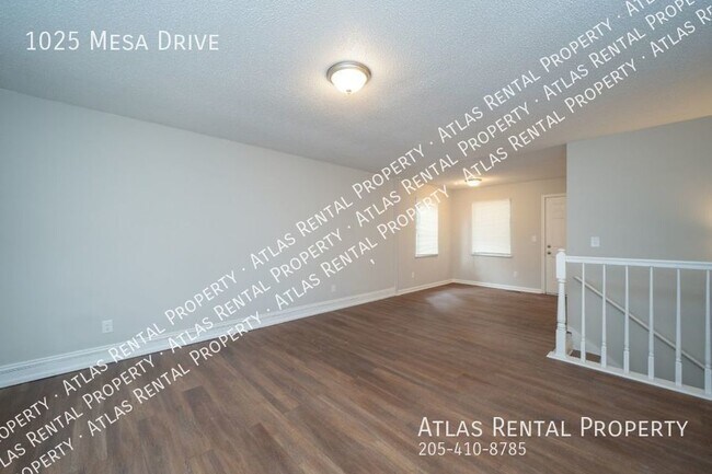 Building Photo - 1025 Mesa Dr
