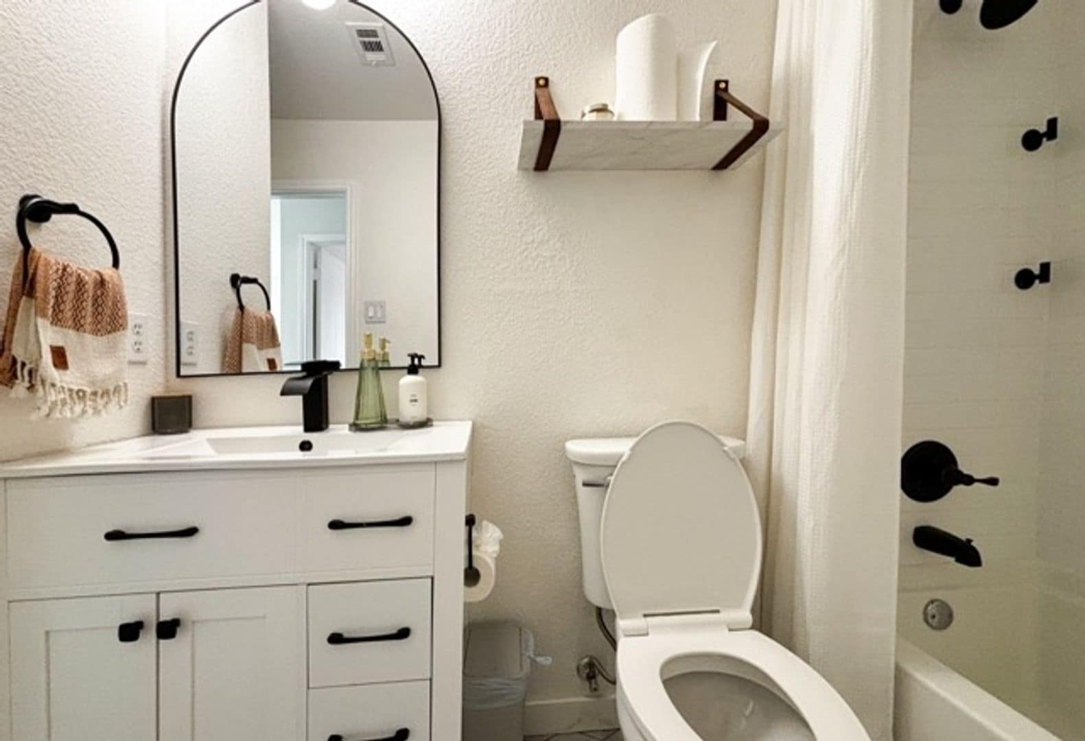 Building Photo - 5624 Victory Gallop Dr