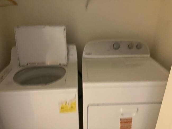 Building Photo - 3BR / 2.5BA @ Westbury Park