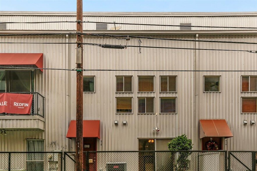 Exterior of Townhome - 918 Ruthven St