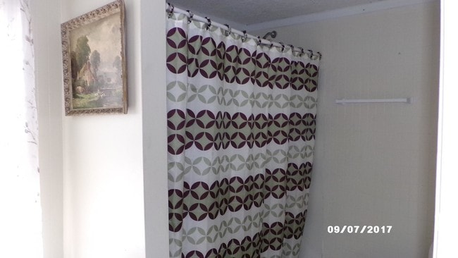 Building Photo - 3 bedroom in Easton PA 18042