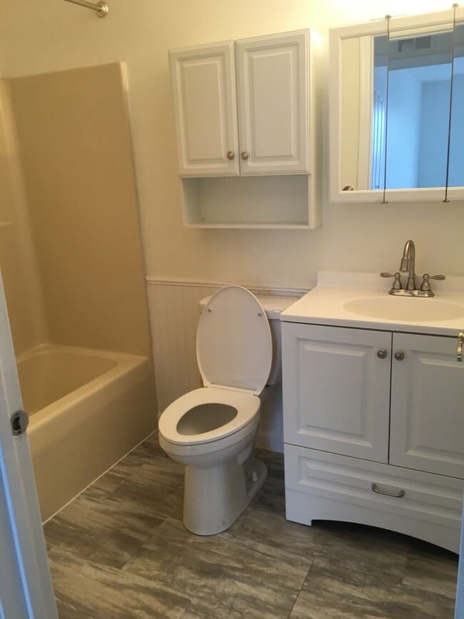 Building Photo - 1801 Waters Edge Dr