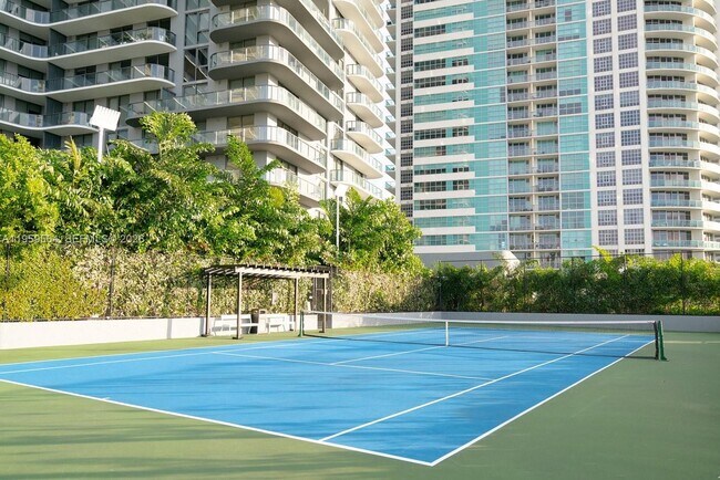 Building Photo - 121 NE 34th St