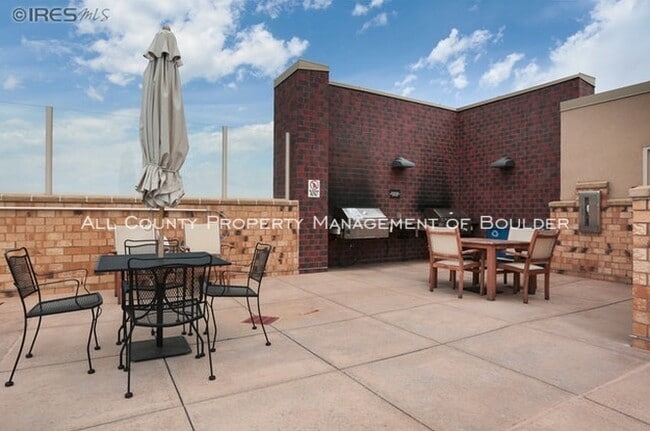 Building Photo - Enjoy Amazing Amenities at the Peloton!