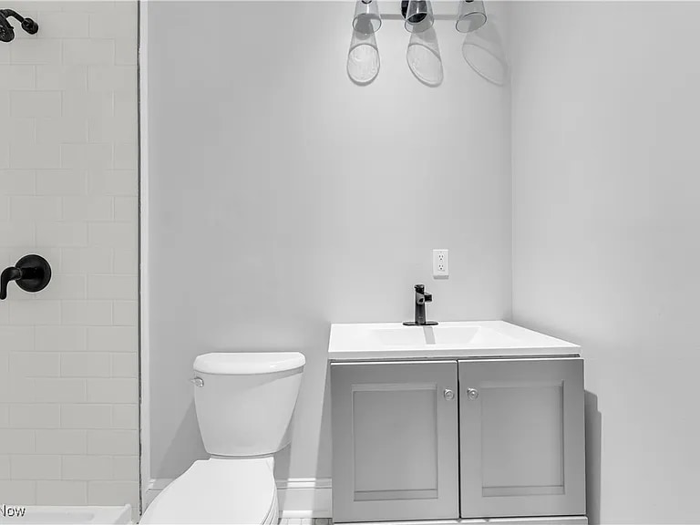 Building Photo - 1244 W 69th St