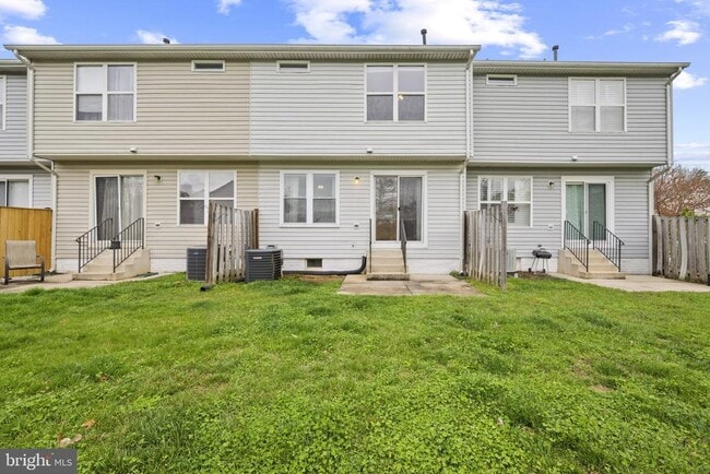 Building Photo - 703 Horse Chestnut Ct