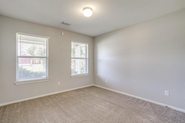 Building Photo - 3025 Shoreline Dr