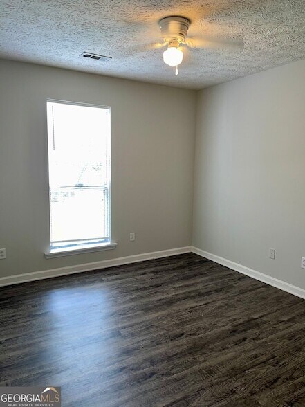 Building Photo - 99 Creek Cir
