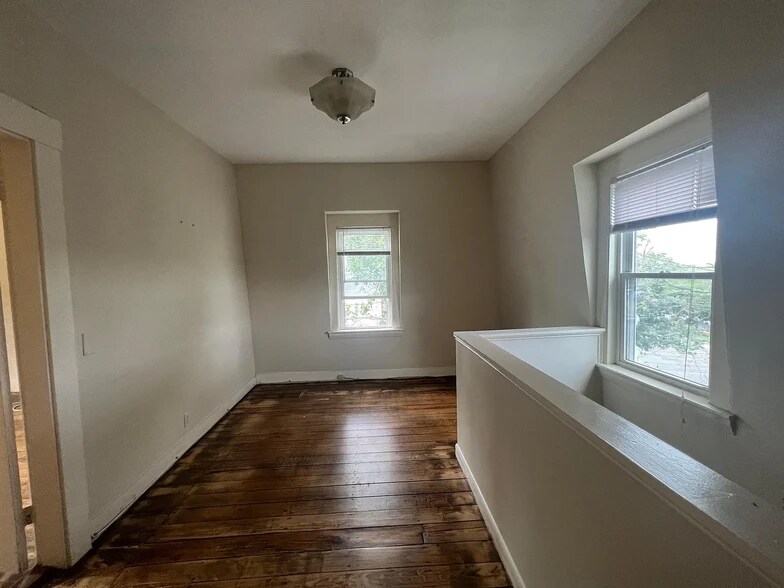 Building Photo - 76 Chestnut St