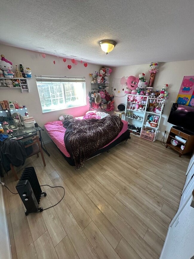 Building Photo - $1299 | 2BR/1BA | $85 Utilities | Charming...