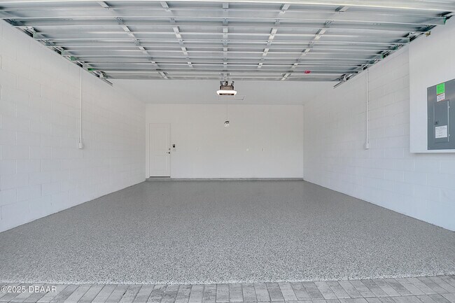 Building Photo - 215 Summertime Pl