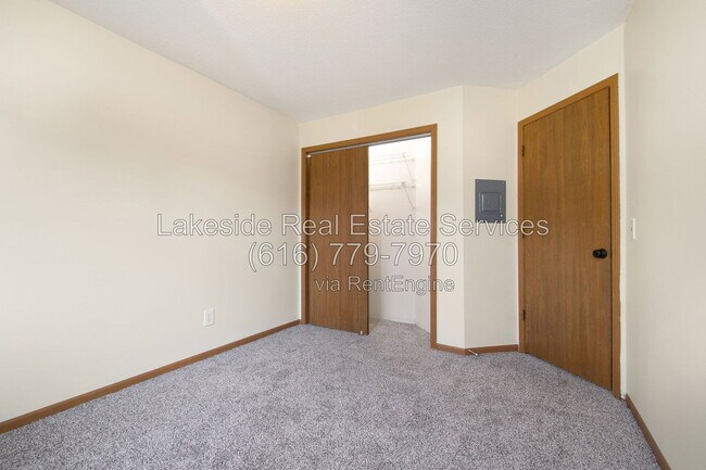 Building Photo - 2914 Earle Ave SW