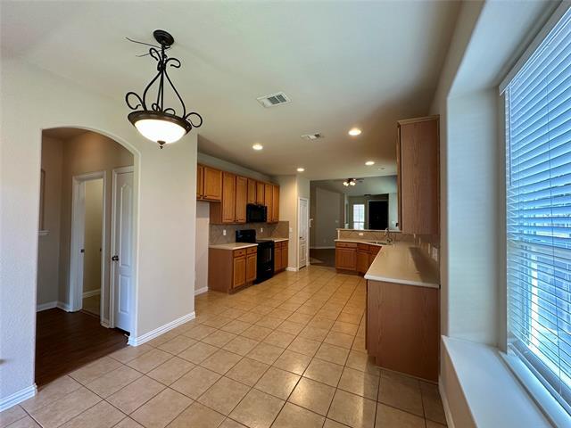 Building Photo - 16024 Alvarado Dr