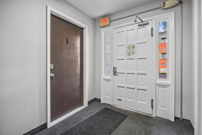 Building Photo - 138 Woodhill Dr