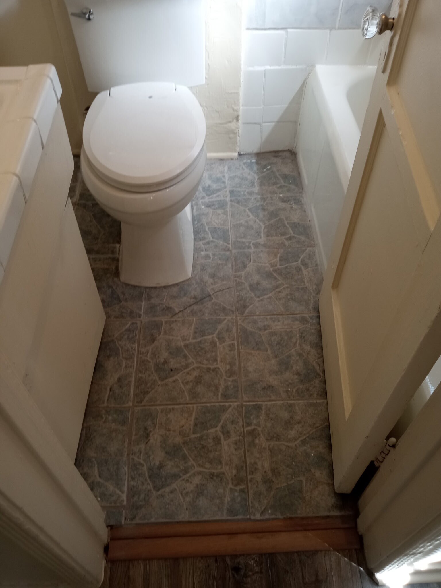 Building Photo - 1040 W 107th St