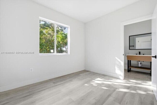 Building Photo - 1126 NW 28th St